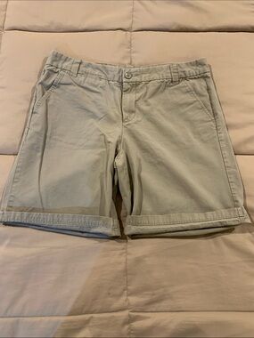 Womens Boyfriend Roll-Up Khakis by Gap. Casual Cotton Chino Shorts - Light Sage